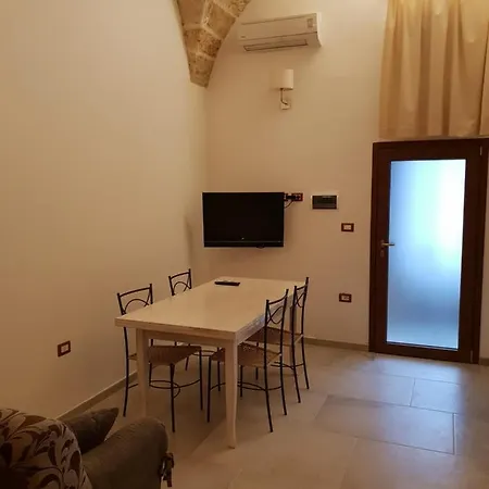 Palazzo Dei Saraceni Ugento