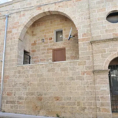 Palazzo Dei Saraceni * Ugento